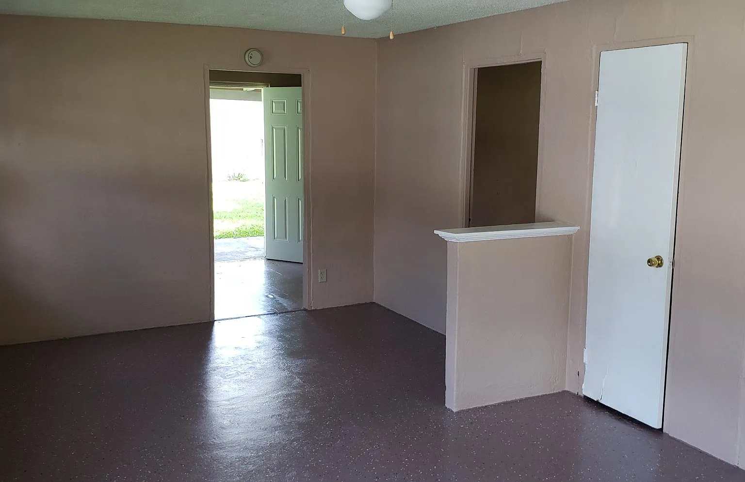 2 bed, 744 sqft, $1,225 — Photo 2