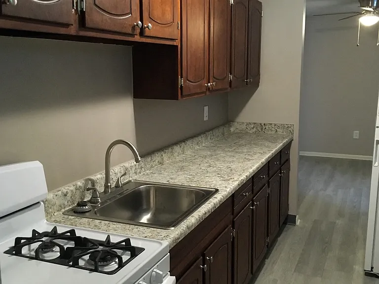 Stoney Creek Apartments — Photo 58