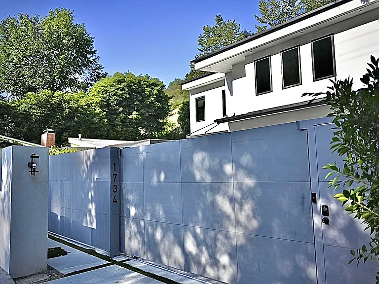 1734 N Beverly Glen Blvd — Photo 2