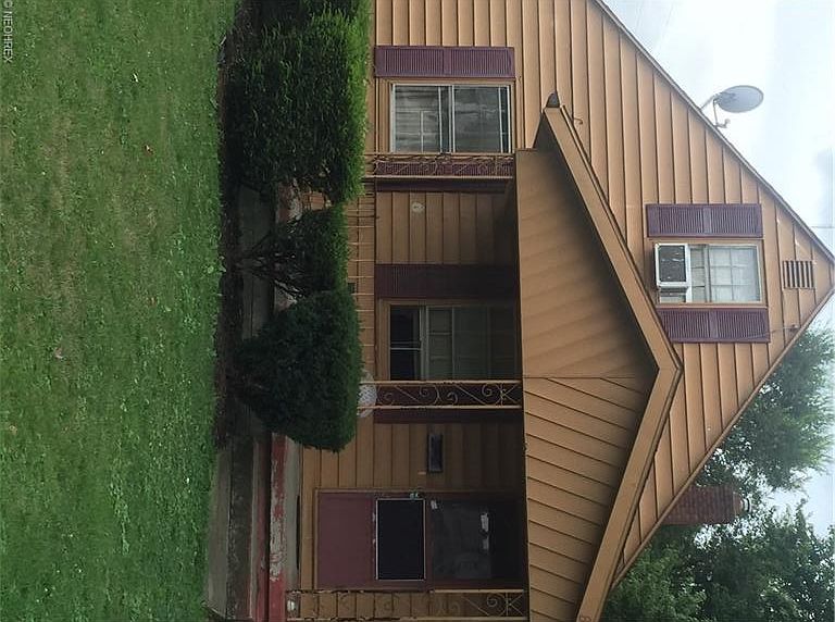 1st image of 871 E Lucius Ave