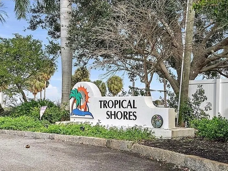 2502 Tropical Shores Dr SE — Photo 37