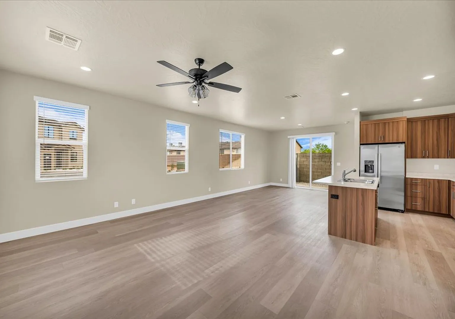 Dixie Center Townhome — Photo 3