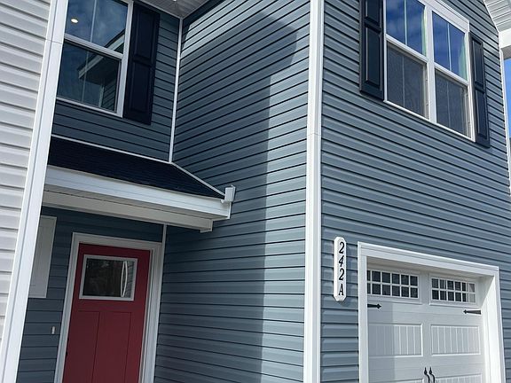 5th image of 242 A Christiana Ln