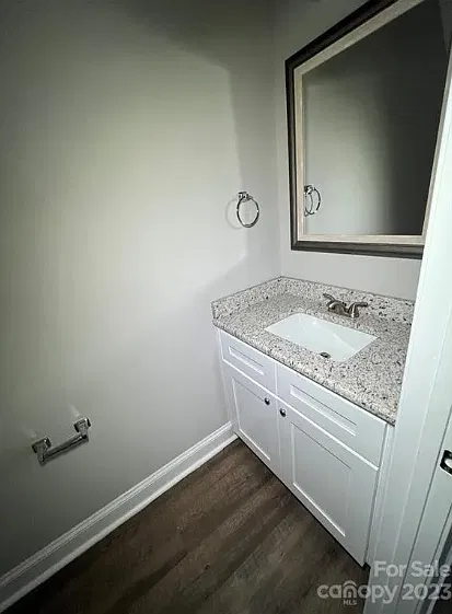 3 bed, 2.5 bath, 1320 sqft, $2,100 — Photo 4