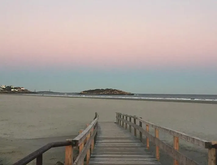 Walk to the footbridge at Good harbor