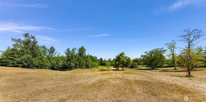 4th image of 353 E Silverado Court