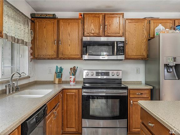 4th image of 12029 220th Avenue Ct E