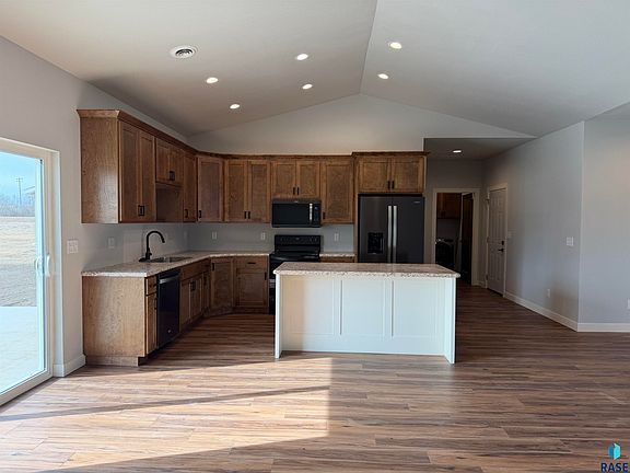 4th image of 636 Apple Creek Rd