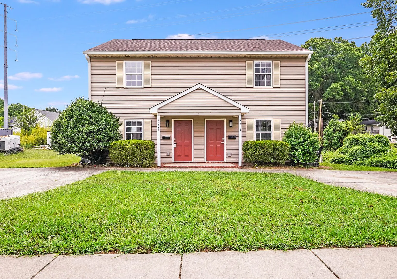 Spacious 2-Story Duplex Near SouthPark Mall, Park Road & Uptown! — Photo 1