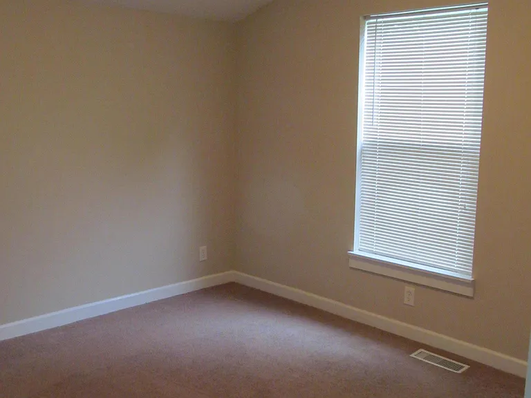945 Olive St — Photo 9