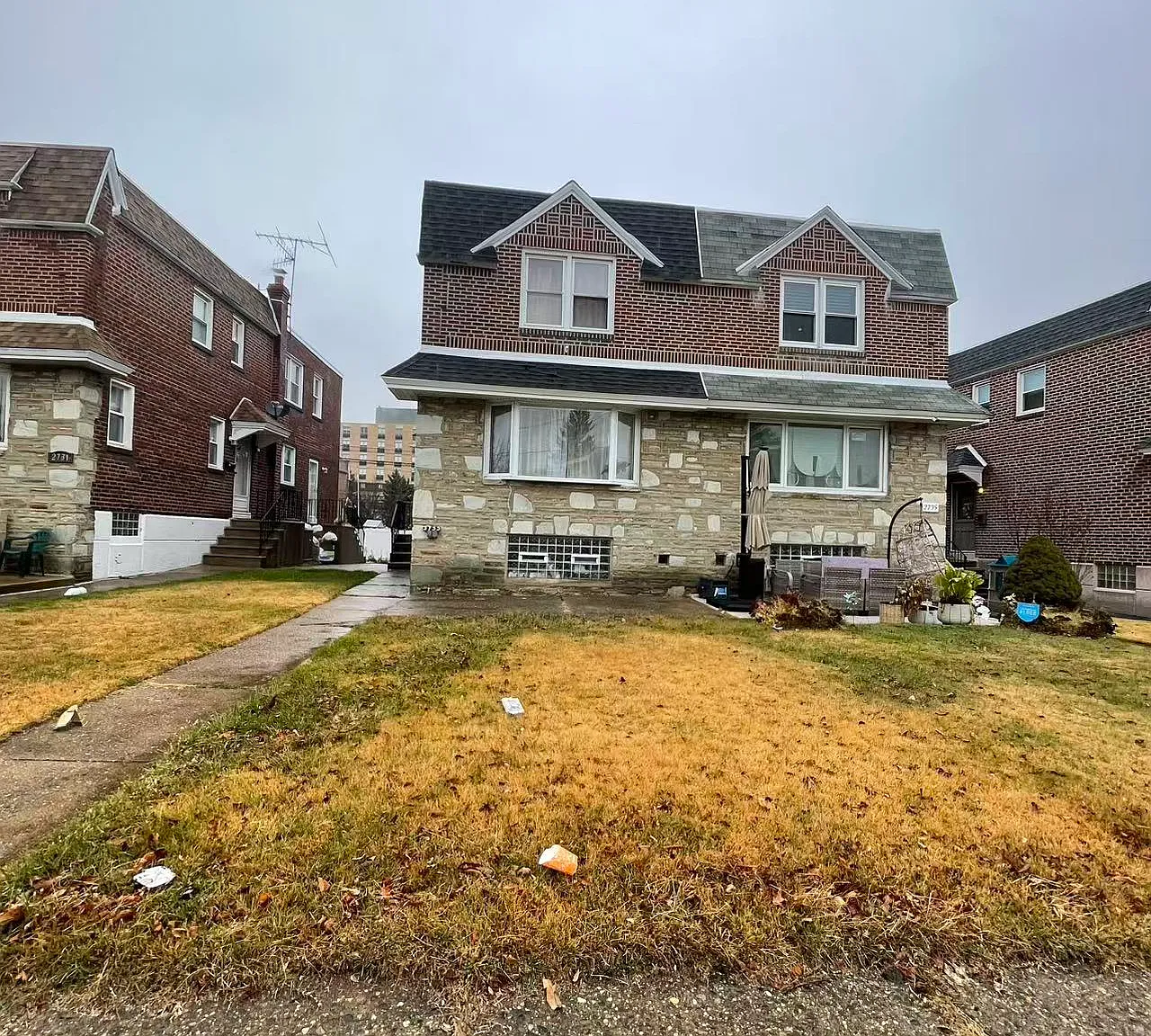 3 bed, 1360 sqft, $2,100 — Photo 1