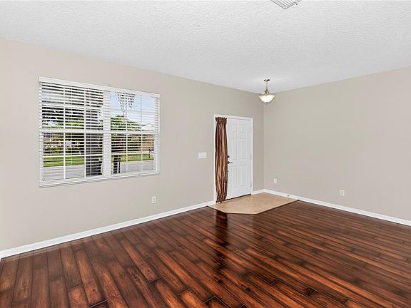 3rd image of 14249 QUEENSIDE STREET