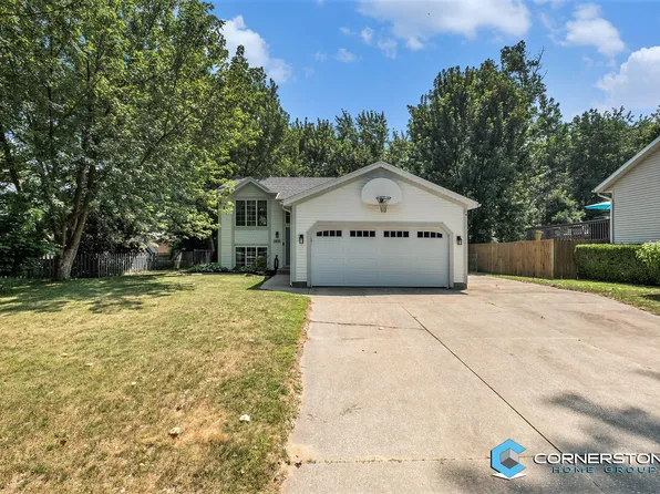 3218 Hazelnut Dr NW, Grand Rapids, MI 49504
