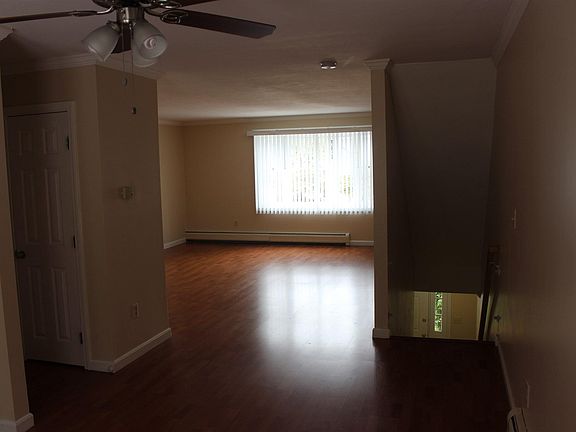 3rd image of 68 Stillwater Dr