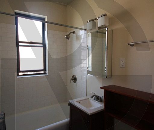 3rd image of 4614 N Paulina St #4614202