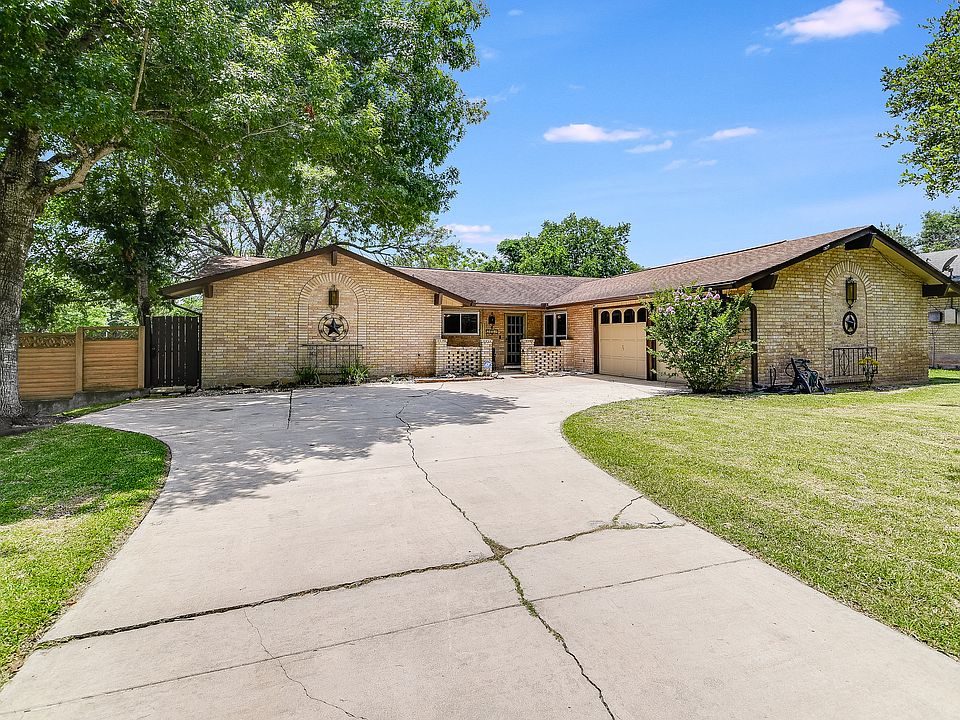 1st image of 302 Madrid Dr