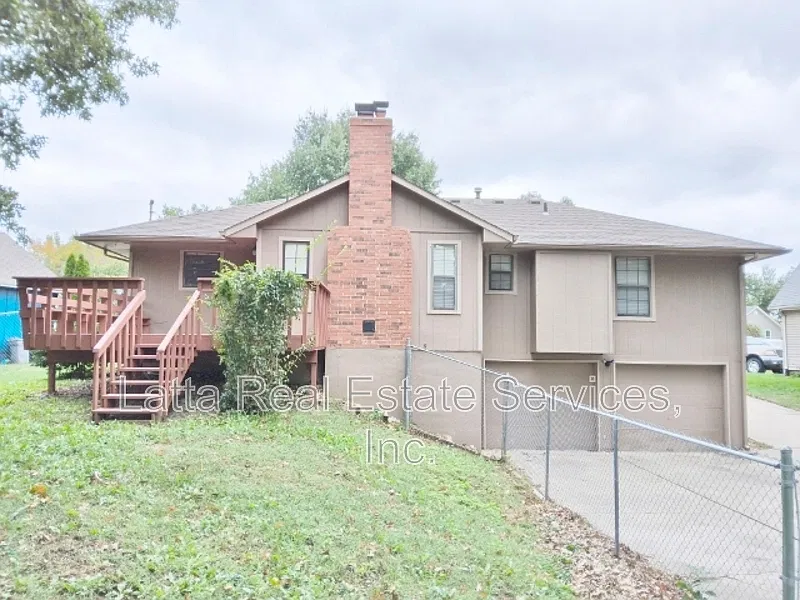 3 bed, 3.0 bath, 2000 sqft, $1,750 — Photo 2