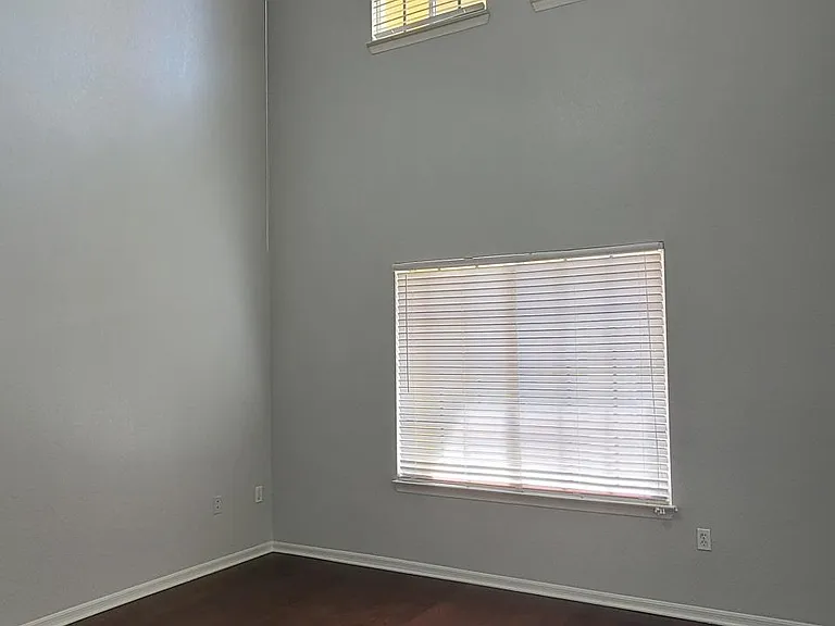 121 Grand Beach Pl — Photo 4