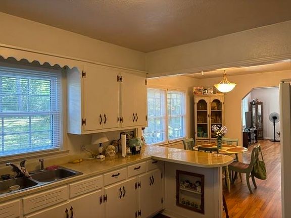 15th image of 622 Woodham Cir