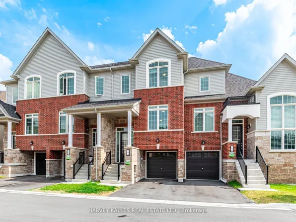 104 Lyall Stokes Cir, East Gwillimbury, ON L0G 1M0