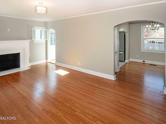 5th image of 3121 Bellevue St