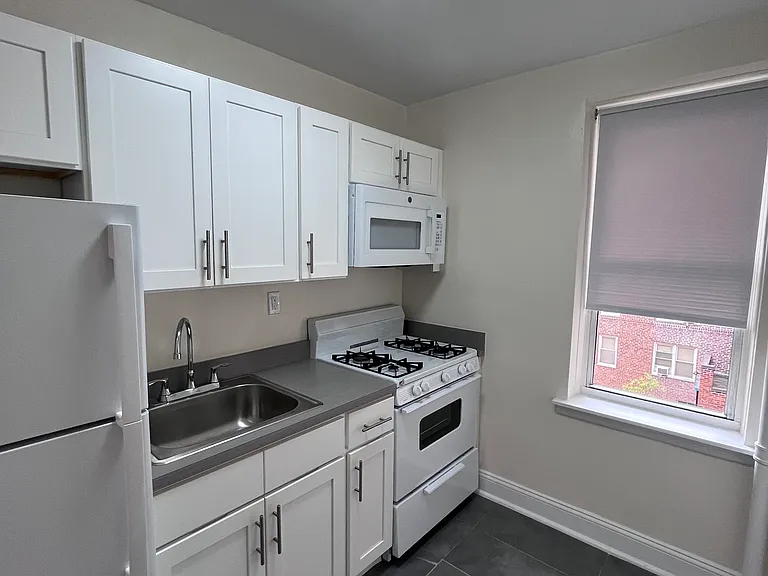 2070 20th Ln #3G — Photo 2