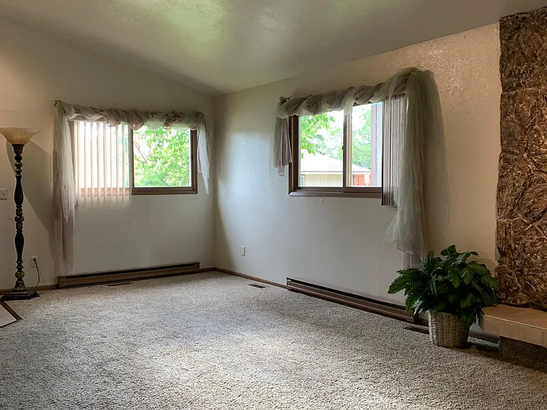 245 Fawn Ct — Photo 2