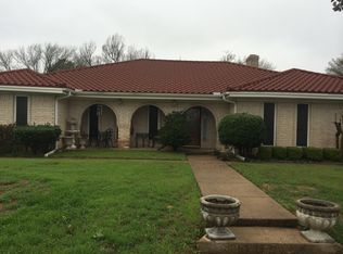 4821 Holiday Ln E, Fort Worth, TX 76180