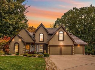 5409 Sleepy Hollow Rd, Parkville, MO 64152