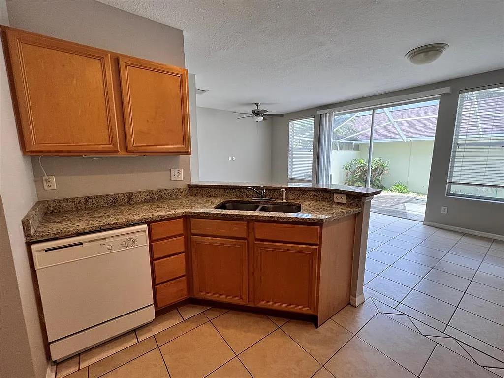 2 bed, 2.5 bath, 1276 sqft, $2,650 — Photo 4