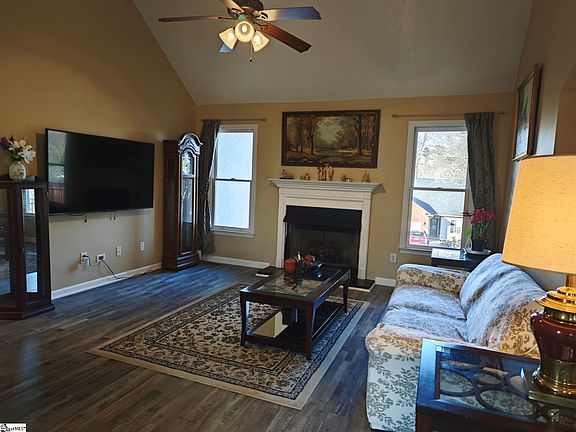 3rd image of 340 Worthington Cir