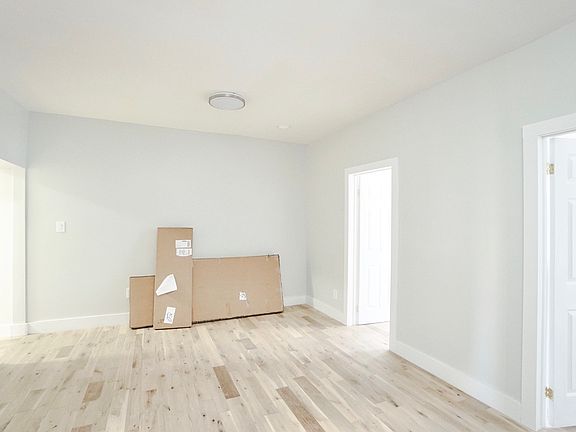 2nd image of 28 Saint Nicholas Pl #3A