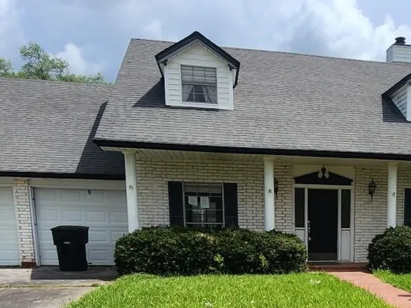 1004 Shaw Dr, Nederland, TX 77627