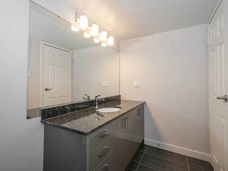 16527 Stony Plain Rd NW