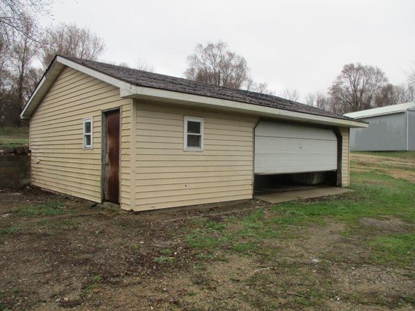 1115 Heights Dr, Colon, MI 49040