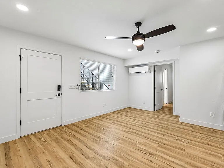 The Crest |NEWLY Renovated Studios, Lofts, 1, 2 & 3 Bedroom Homes Near the Beach — Photo 52