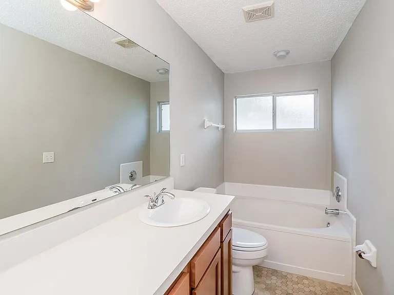 3338 Ayrshire St — Photo 10