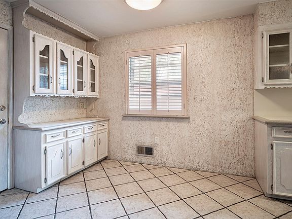 3rd image of 9334 Hunters Creek Dr