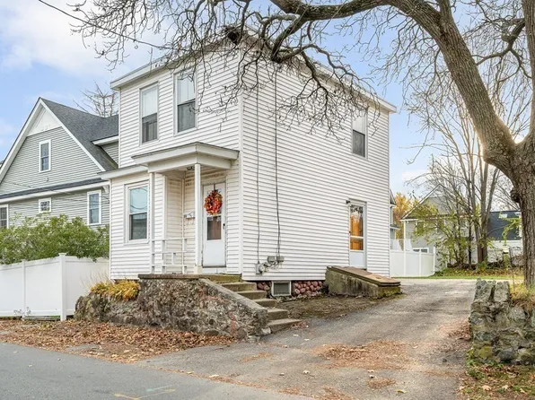 59 1/2 Valley St, Wakefield, MA 01880