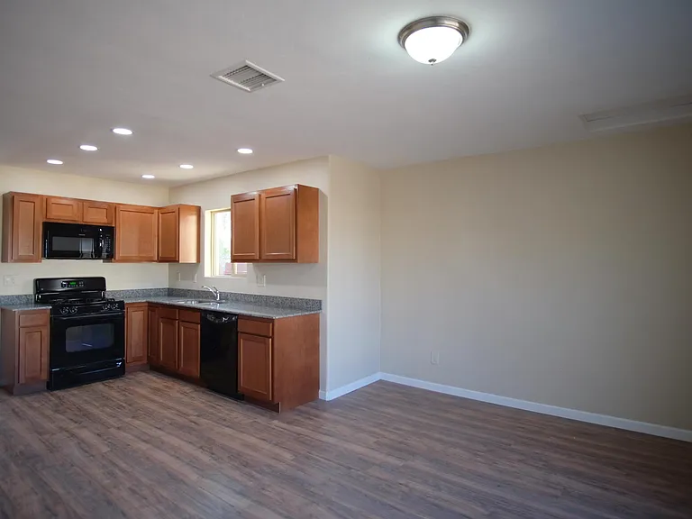 102 W District St #1 — Photo 7