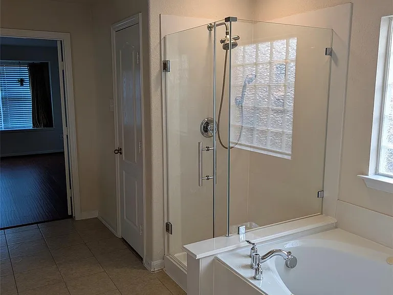 8018 Emperors Pass — Photo 17