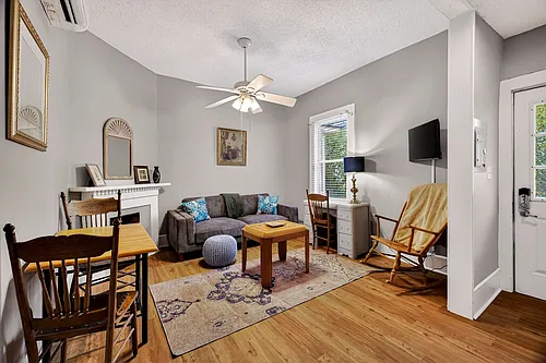 530 E Gordon Ln Photo 1