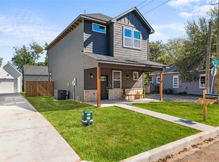 612 N Robinson St, Cleburne, TX 76031