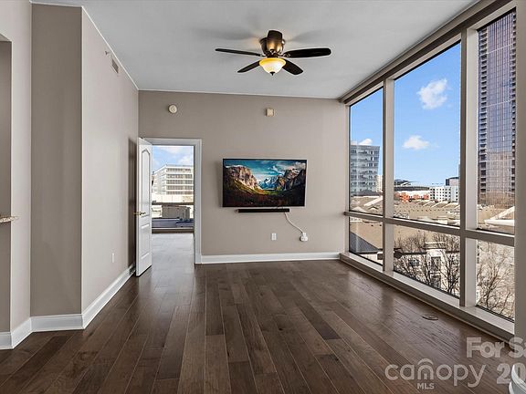 3rd image of 315 Arlington Ave Unit 906