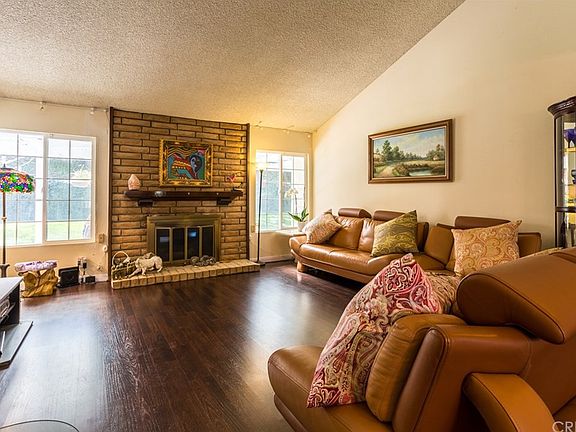 5th image of 23748 Stagg St