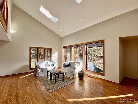 4th image of 3702 E Pineview Dr