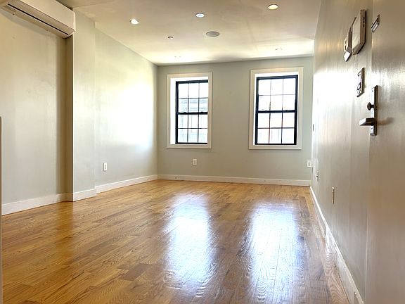 2nd image of 218 Quincy St APT 3