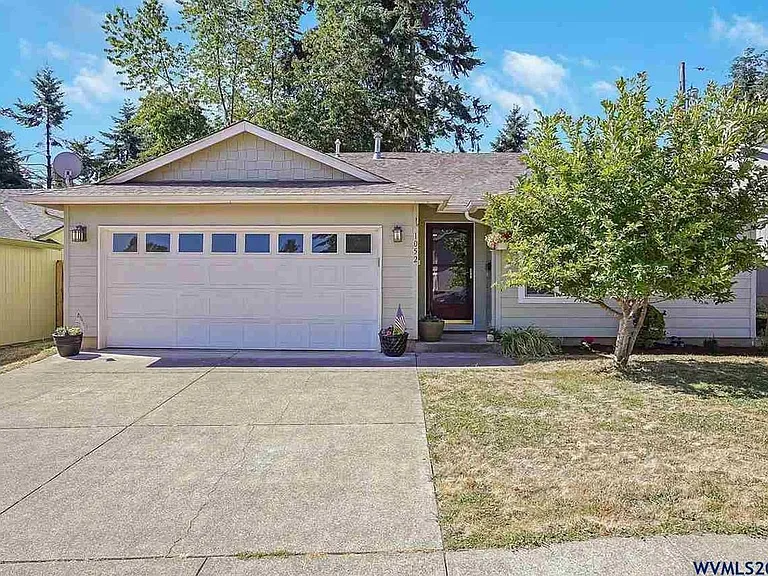 1052 Ginger Ave SE — Photo 1