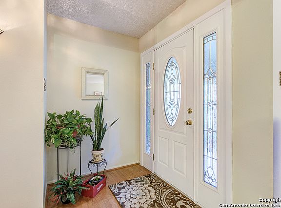 3rd image of 729 Rocklyn Dr