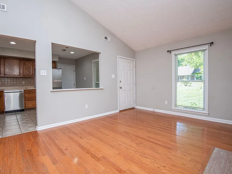 8816 Mill Run Dr — Photo 8